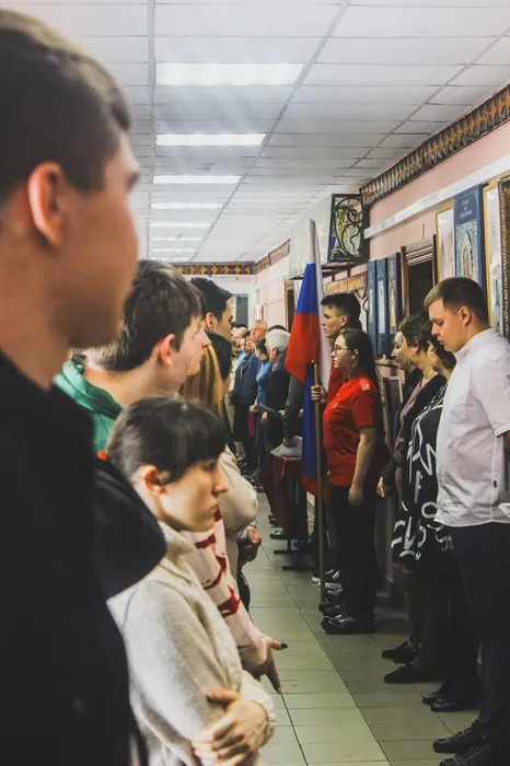 Торжественная линейка, посвященная Международному женскому дню 8 марта.