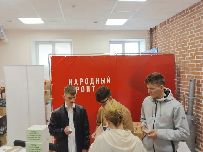 Передача гуманитарной помощи в пункт "Народный Фронт"
