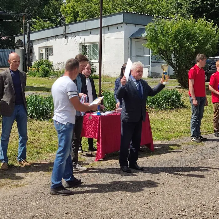 Торжественная линейка, посвященная Дню России.